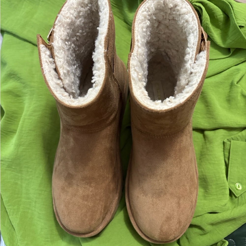 Madden Girl Tan Ankle Boots with Faux Fur Lining Gently Used